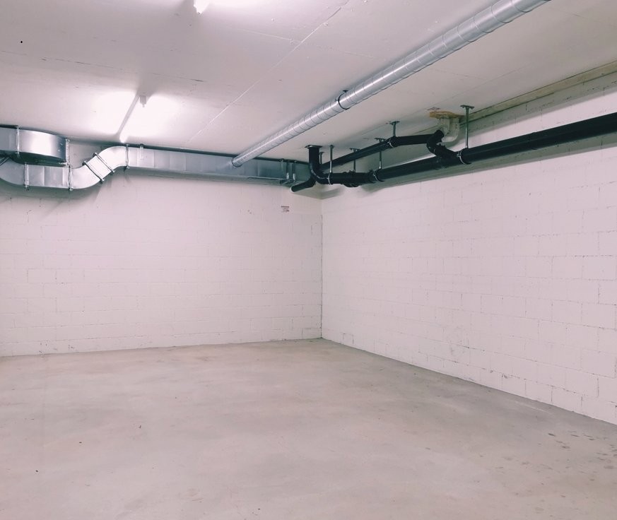 67m² storage room