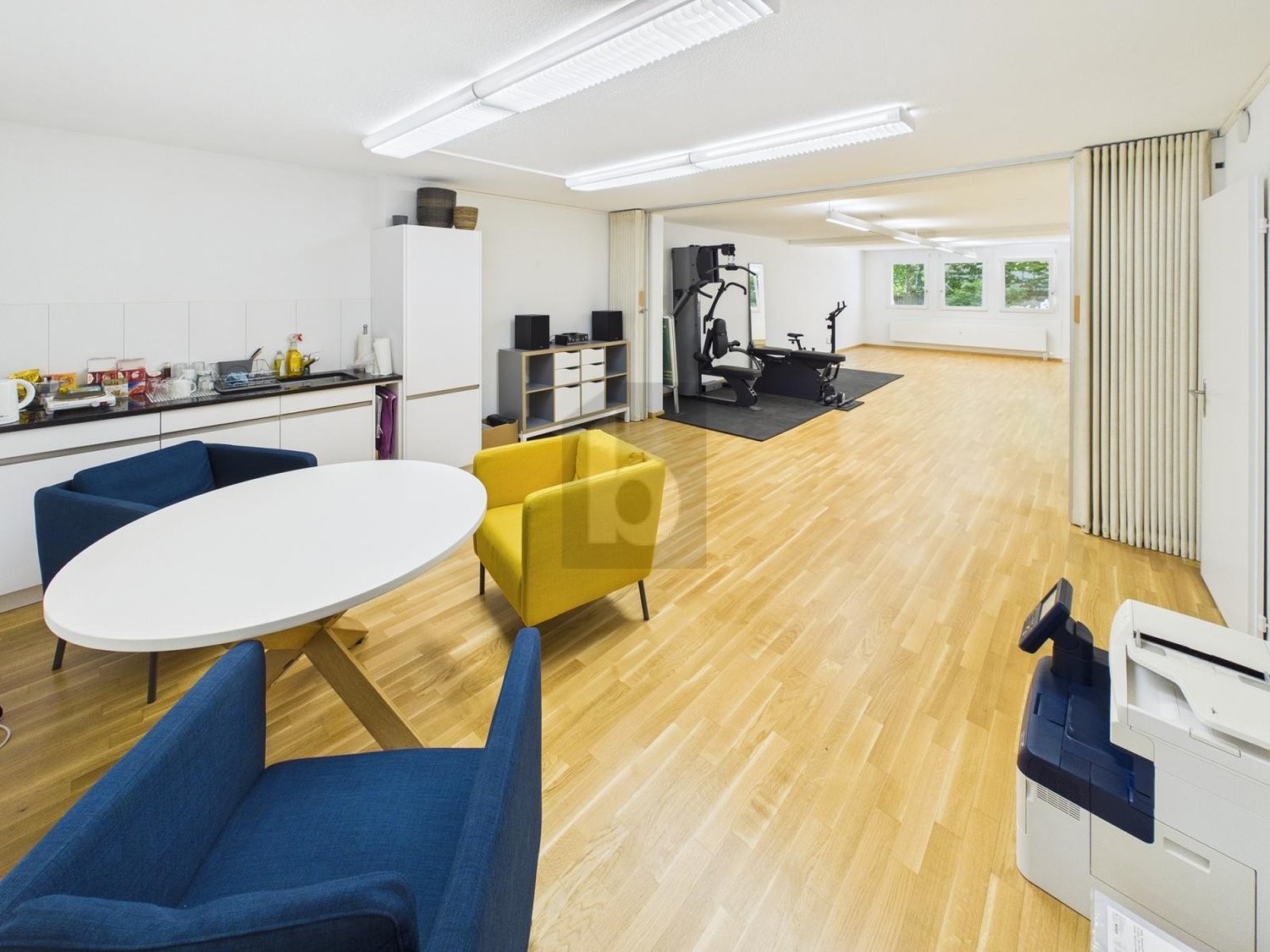 136m² office