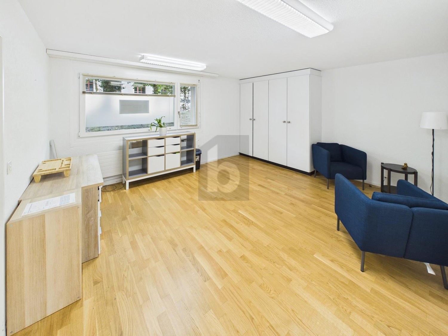 136m² office