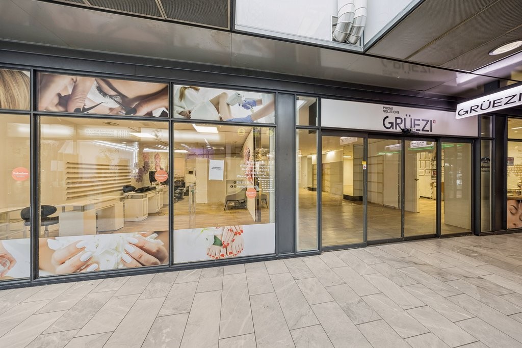 163m² shop