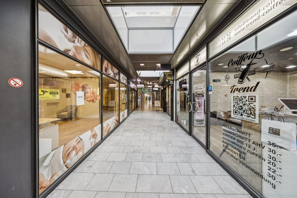 163m² shop