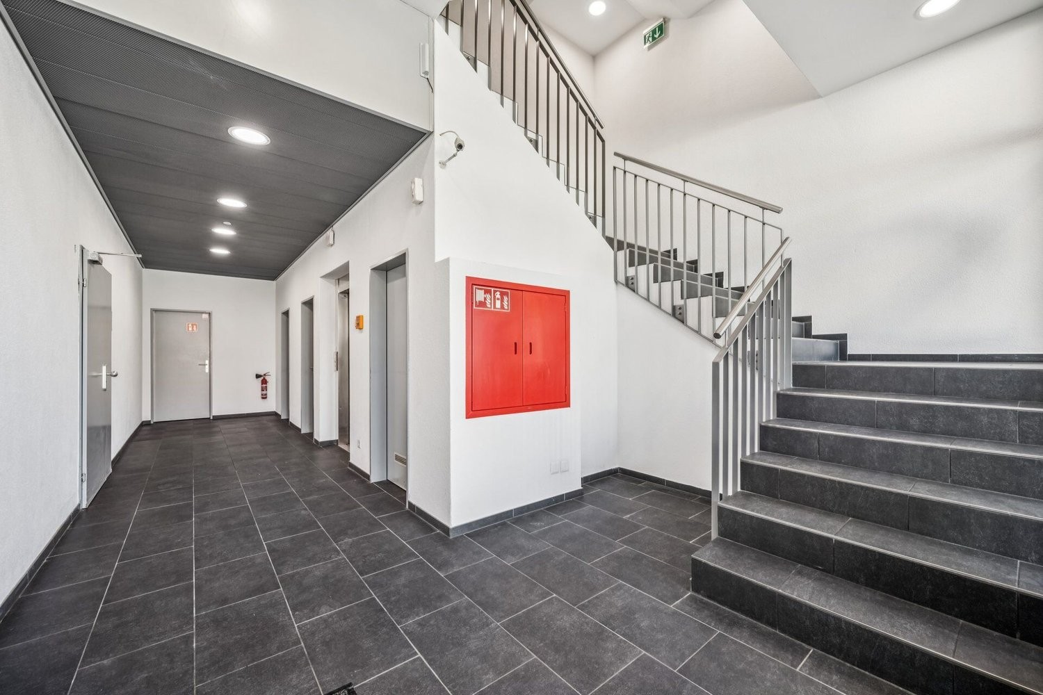 174m² office