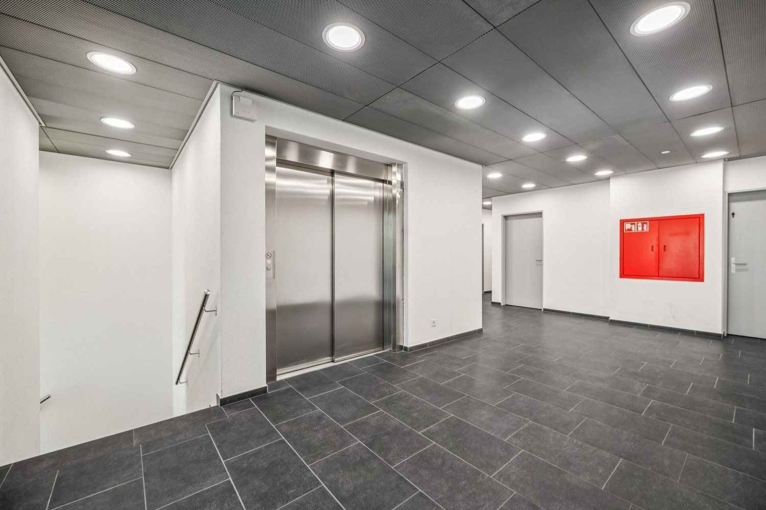 174m² office