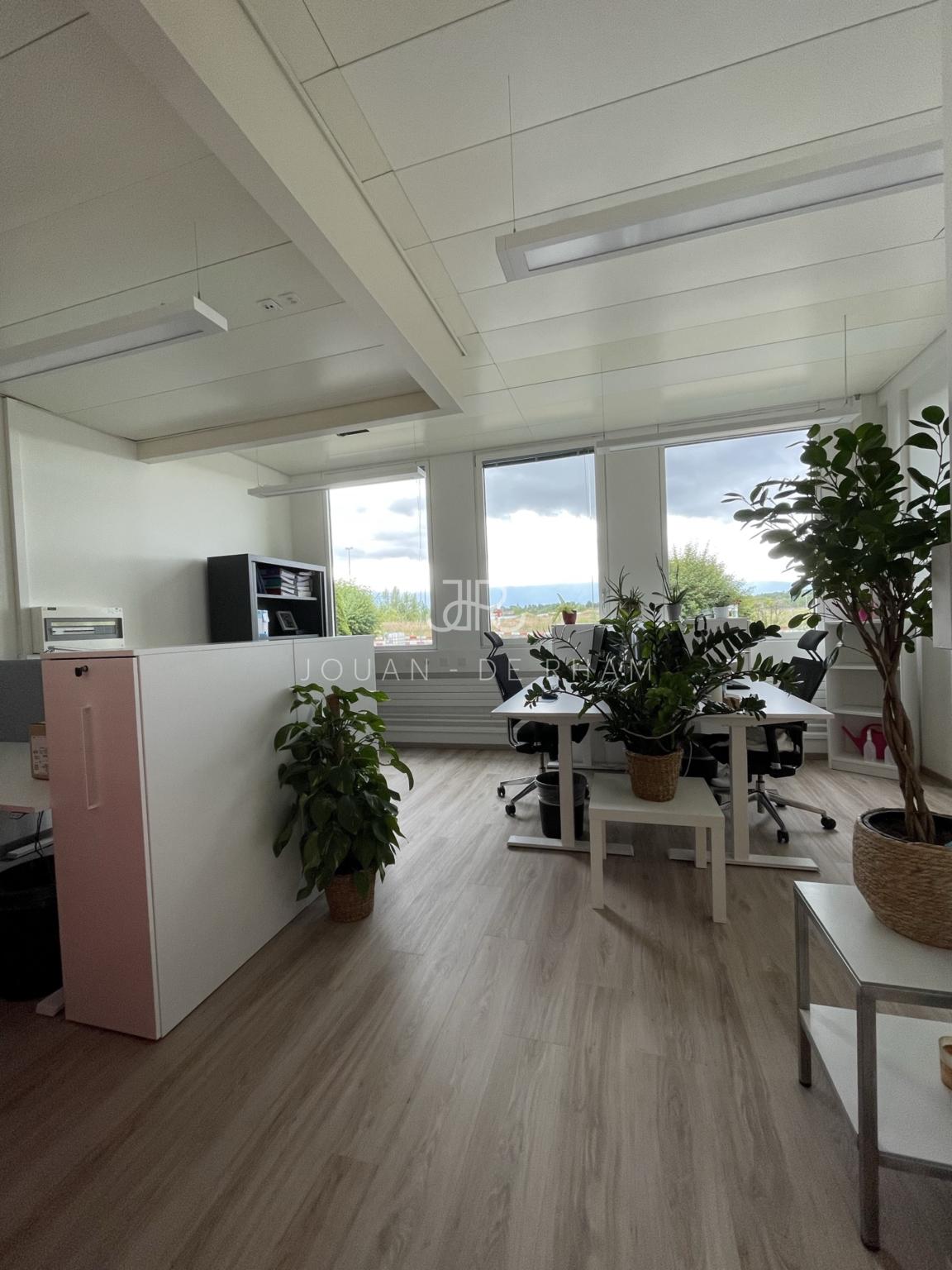 526m² Büro, Foto 1 von 8