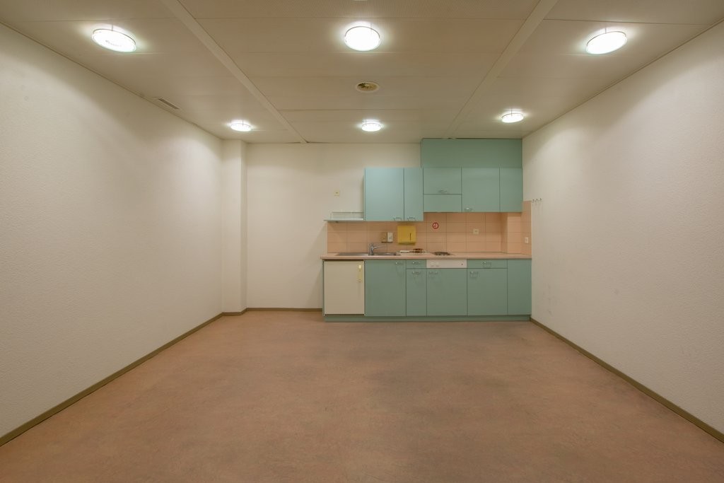 1495m² shop