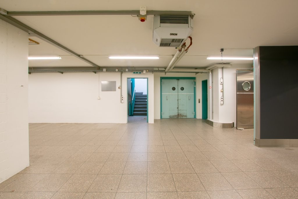 1495m² shop
