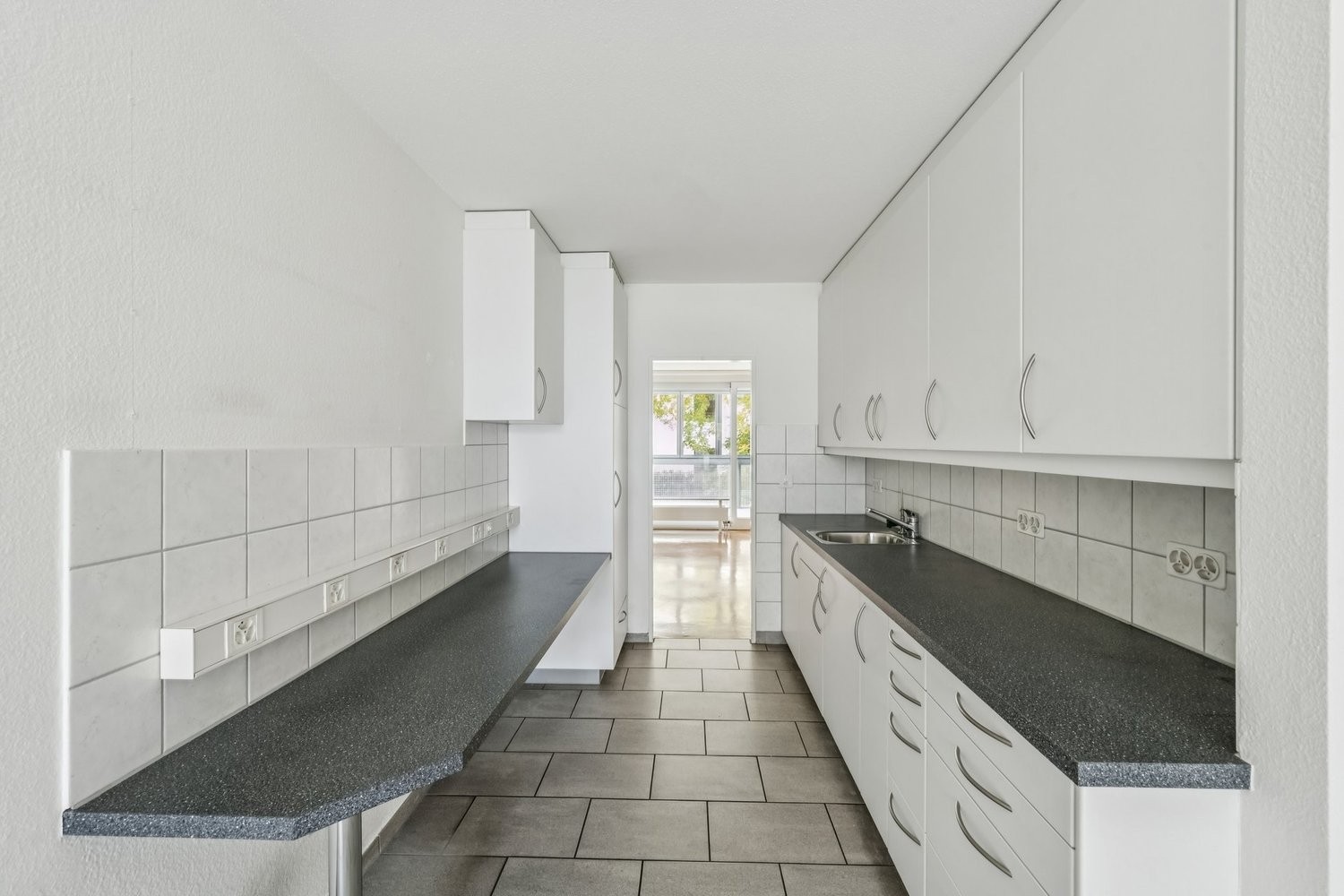 81m² commercial
