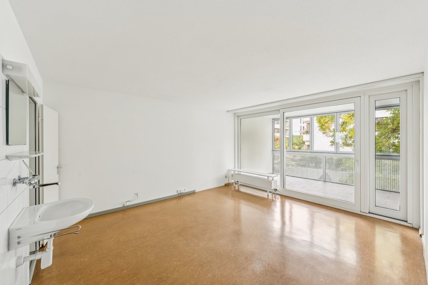 81m² commercial
