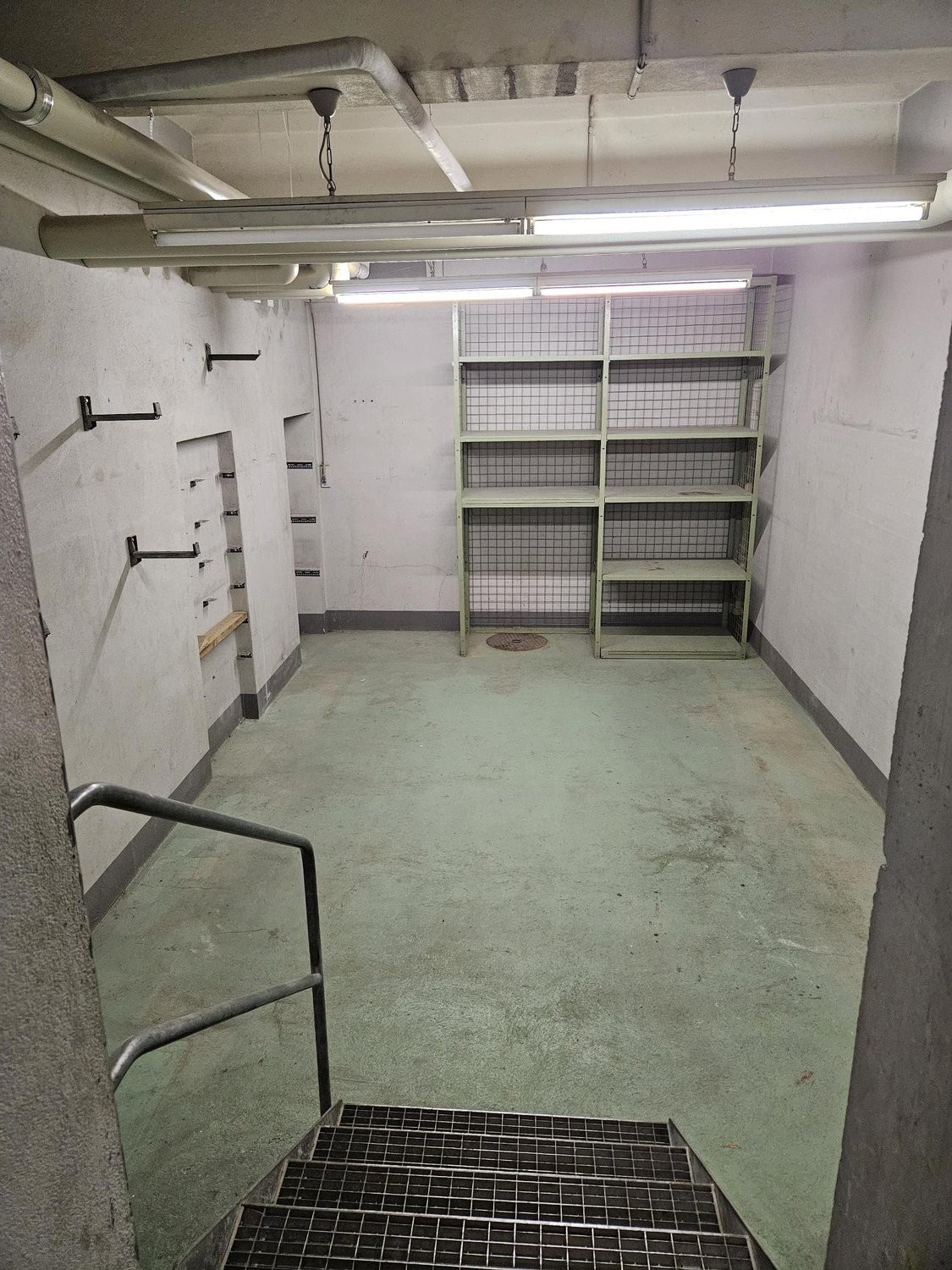 Local de stockage de 18m², photo 2 sur 3