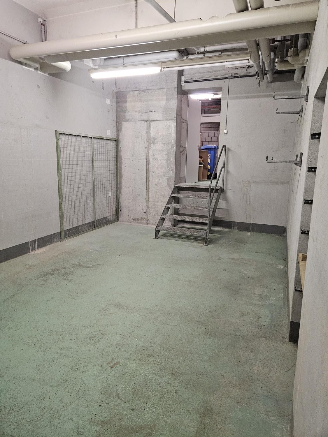 Local de stockage de 18m², photo 3 sur 3