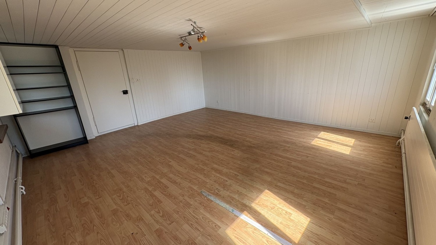 300m² commerciale, foto 1 di 7