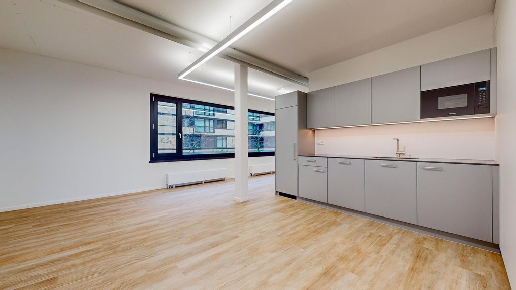 185m² office