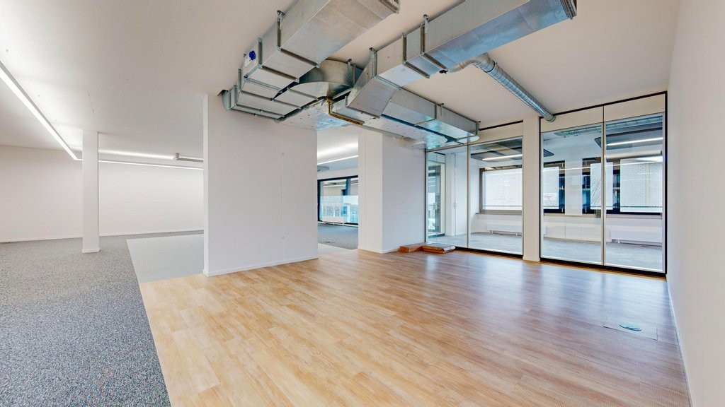 185m² office