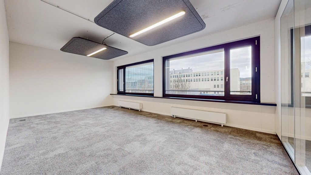 185m² office