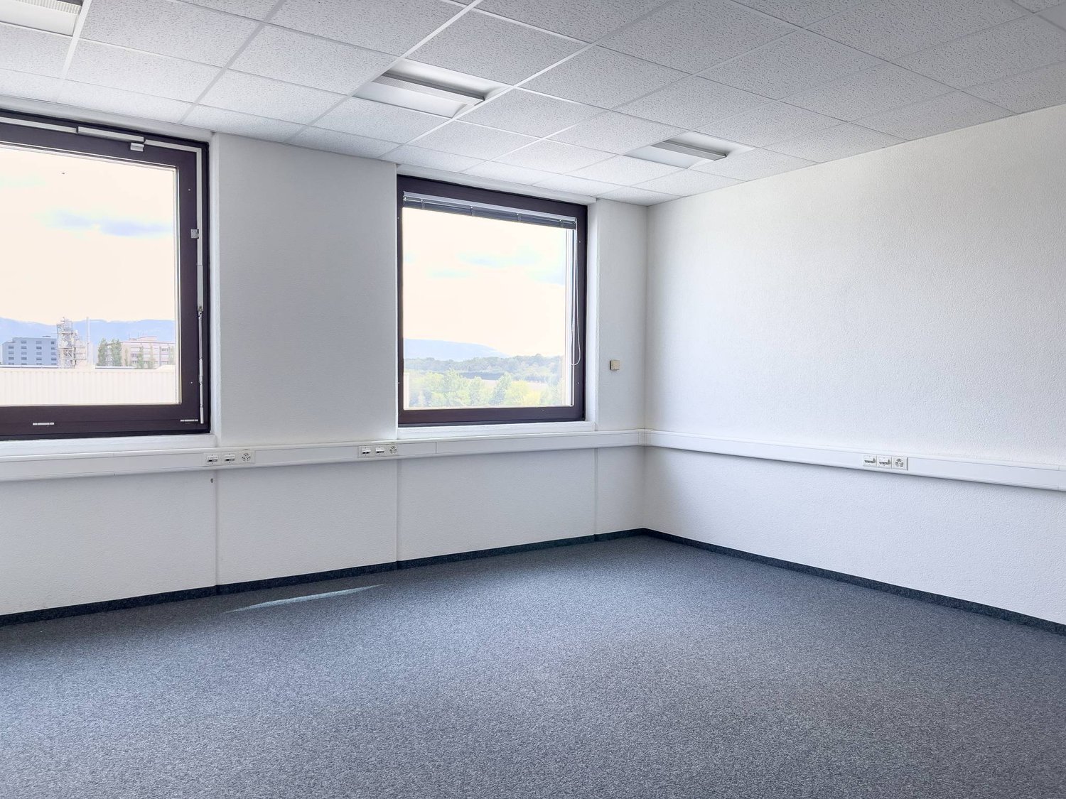 381m² Büro, Foto 2 von 5