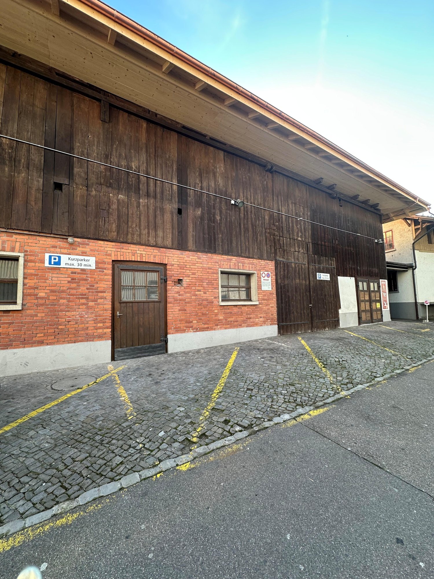 270m² locale di magazzino