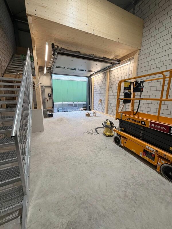 Commercial, foto 3 di 10