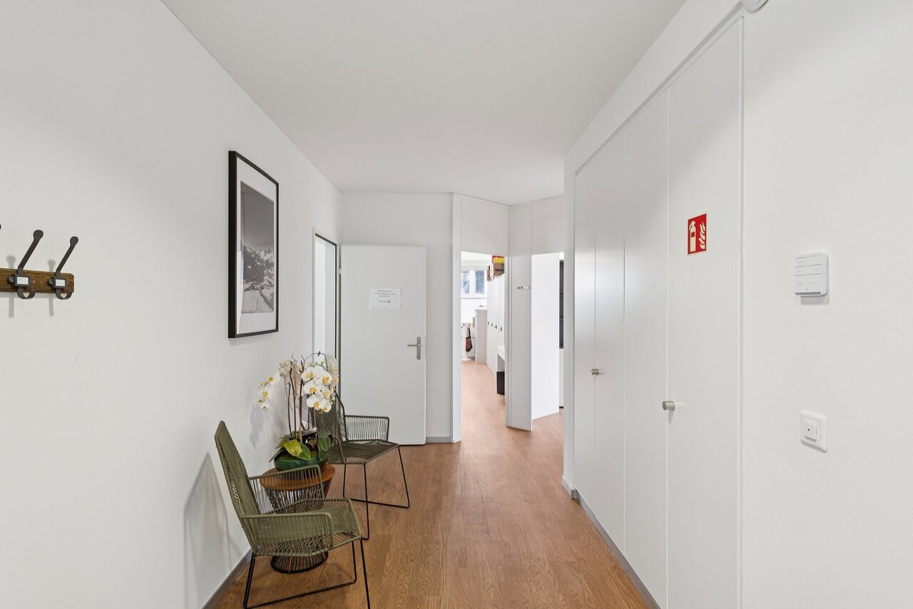 298m² office