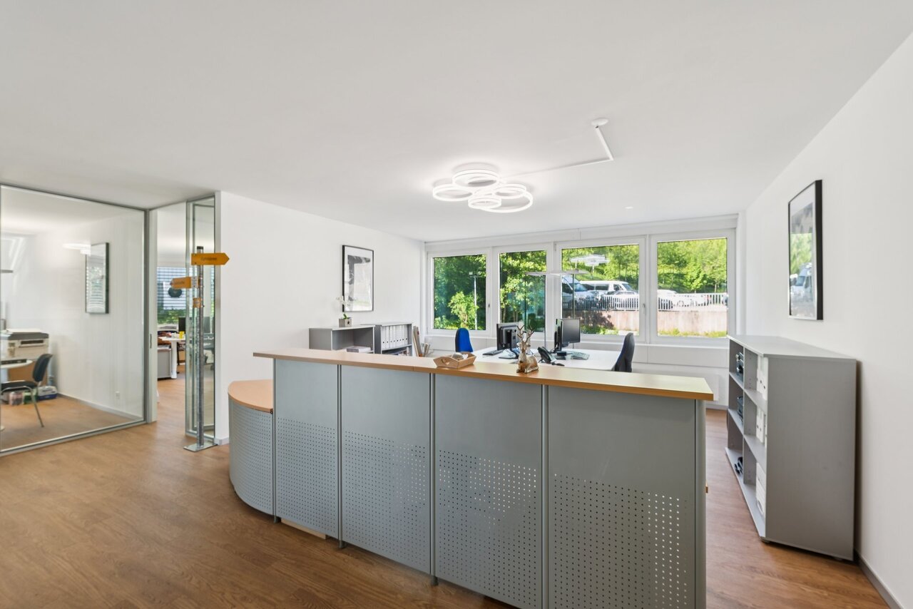 298m² office