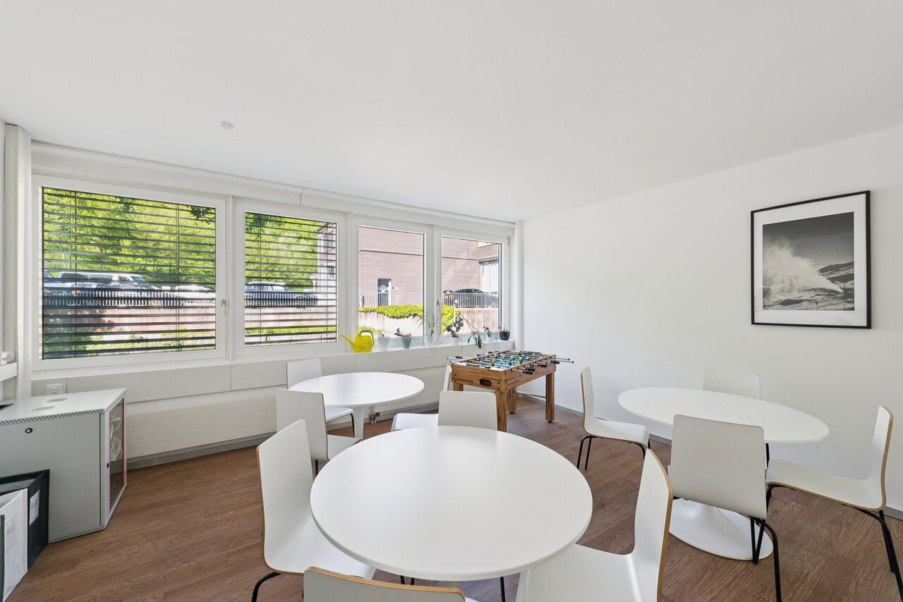 298m² office