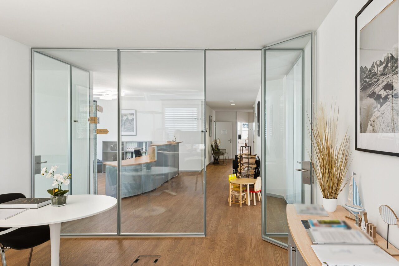 298m² office