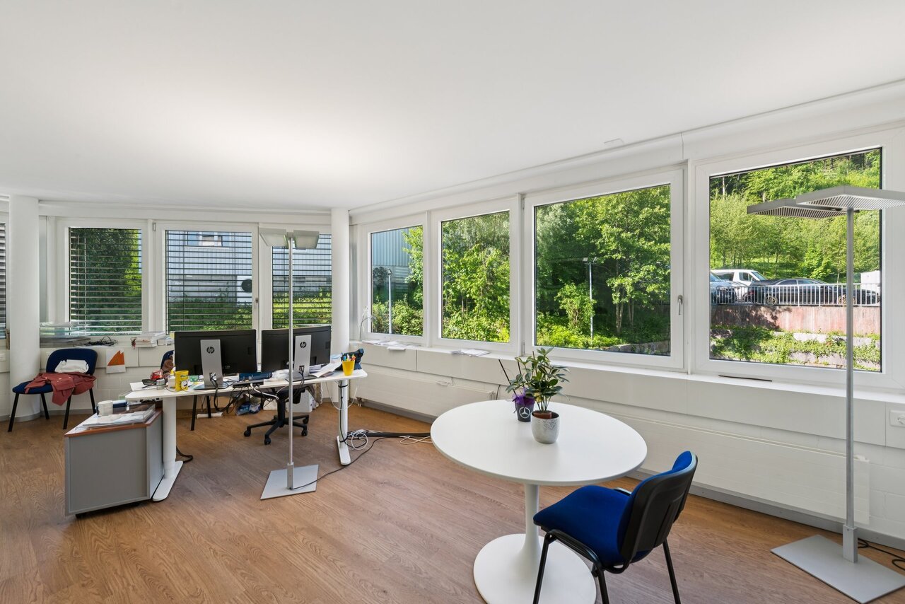 298m² office