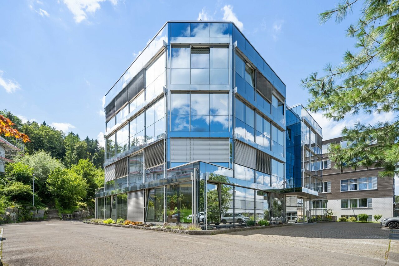 298m² office
