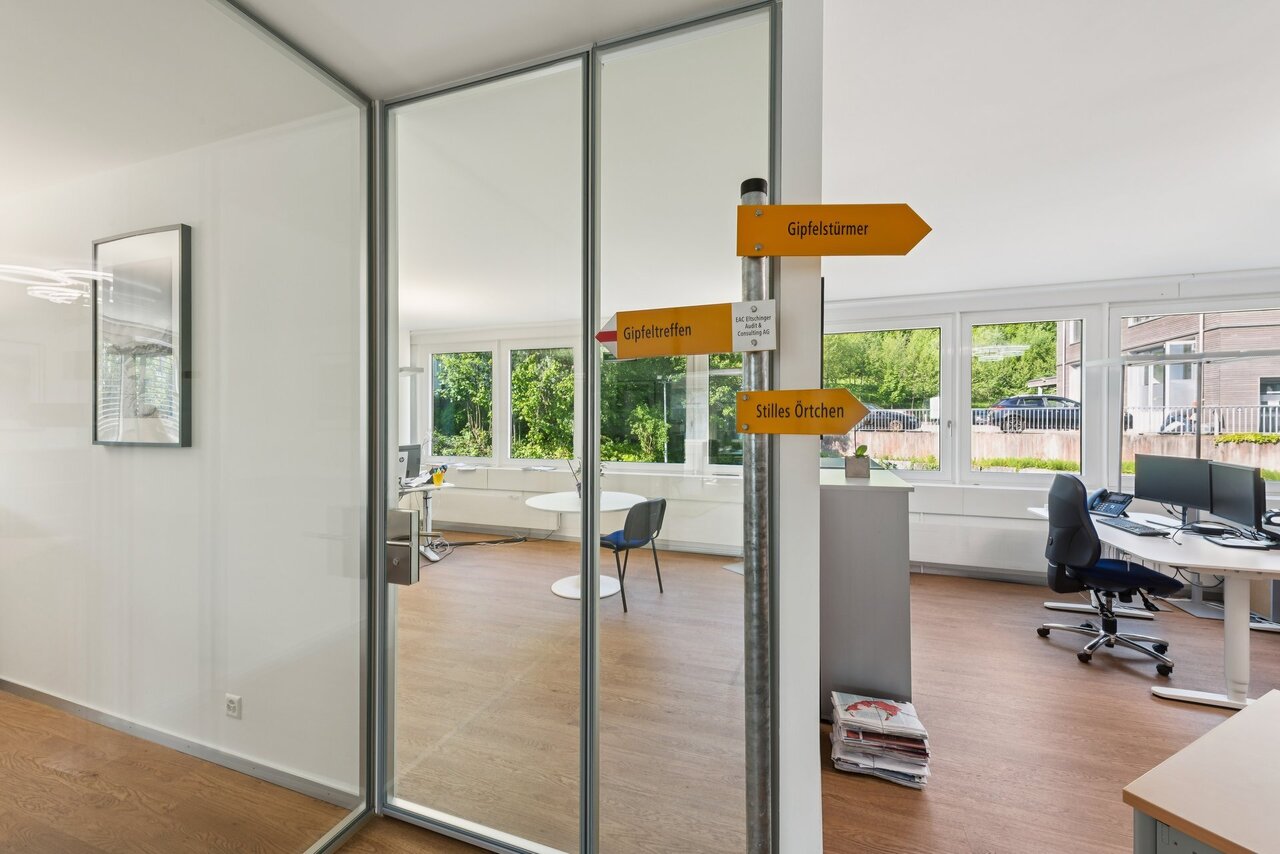 298m² office