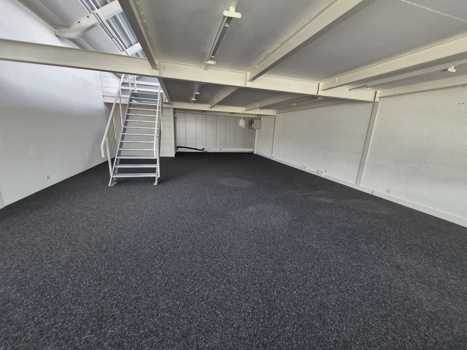 188m² office