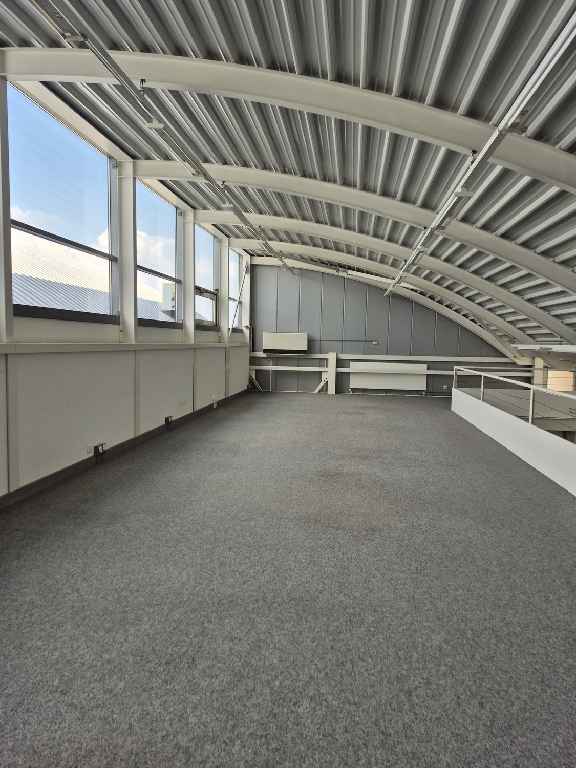 188m² office