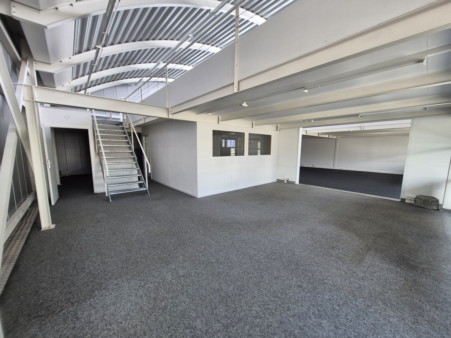 188m² office
