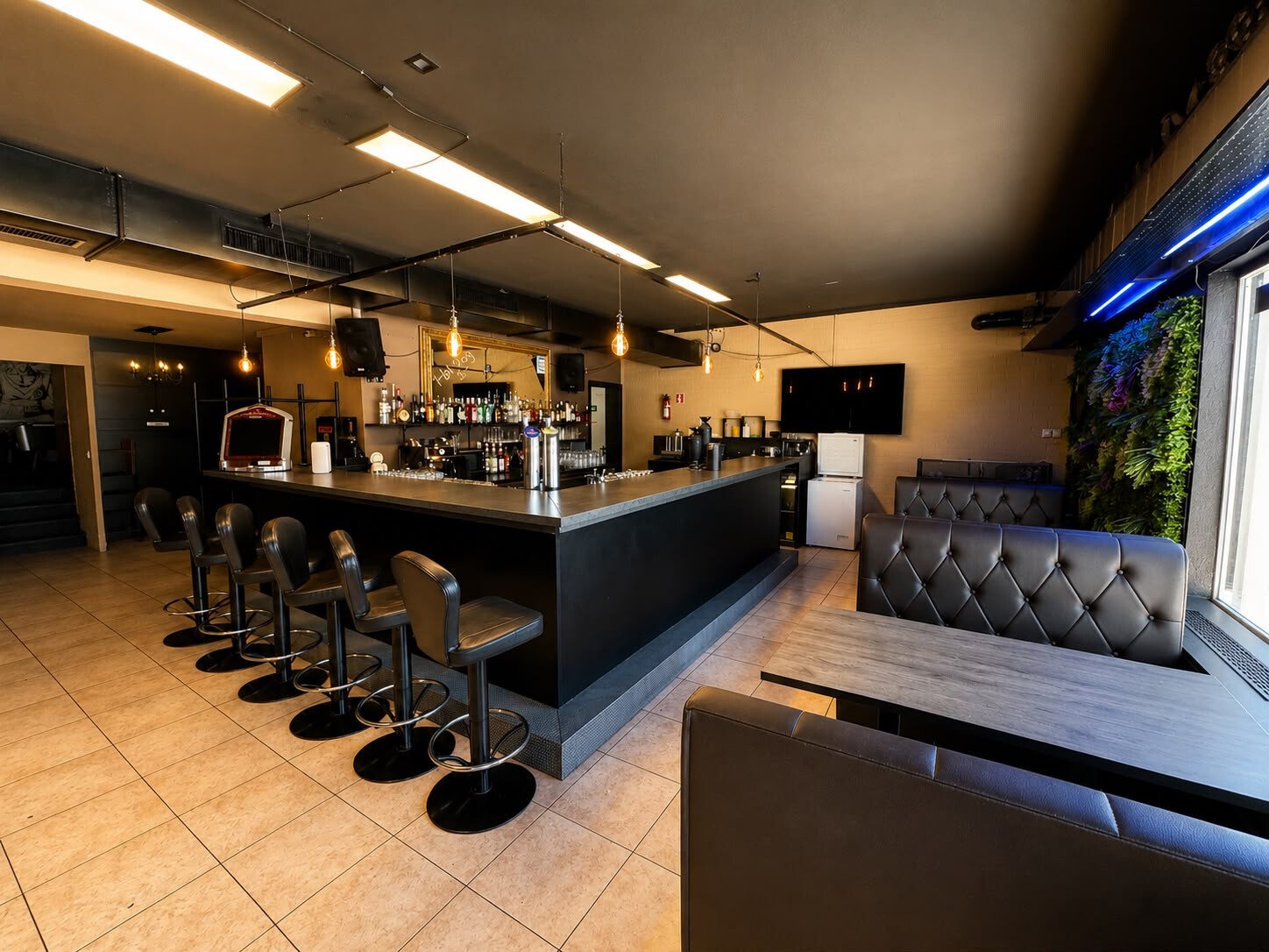 167m² bar, Foto 2 von 5