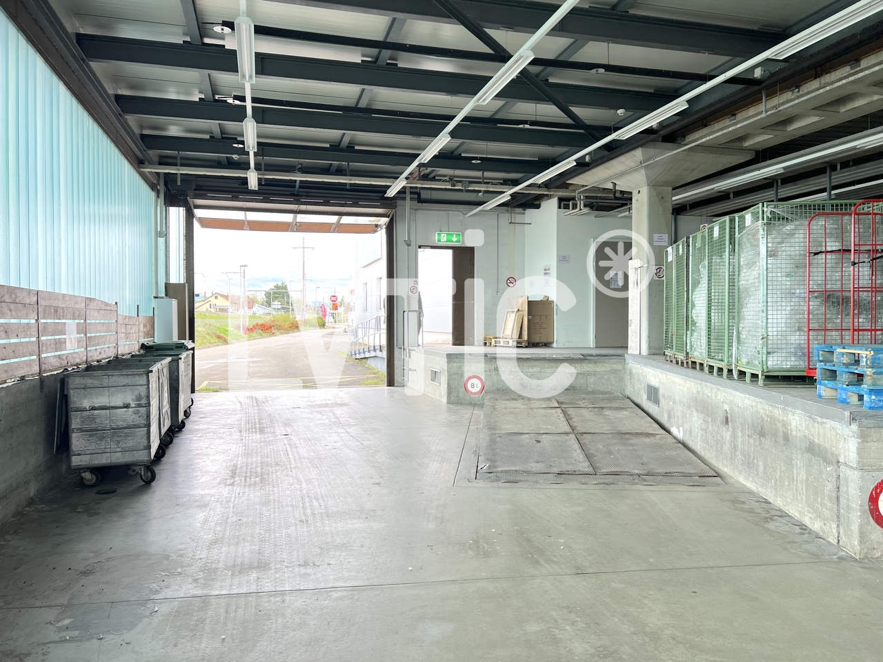 negozio di 325m²