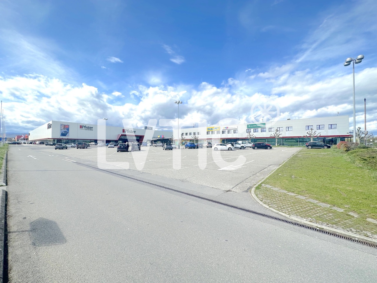negozio di 325m²