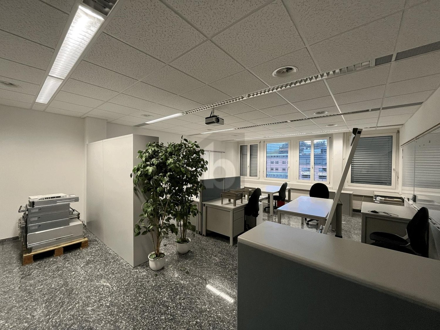 200m² office