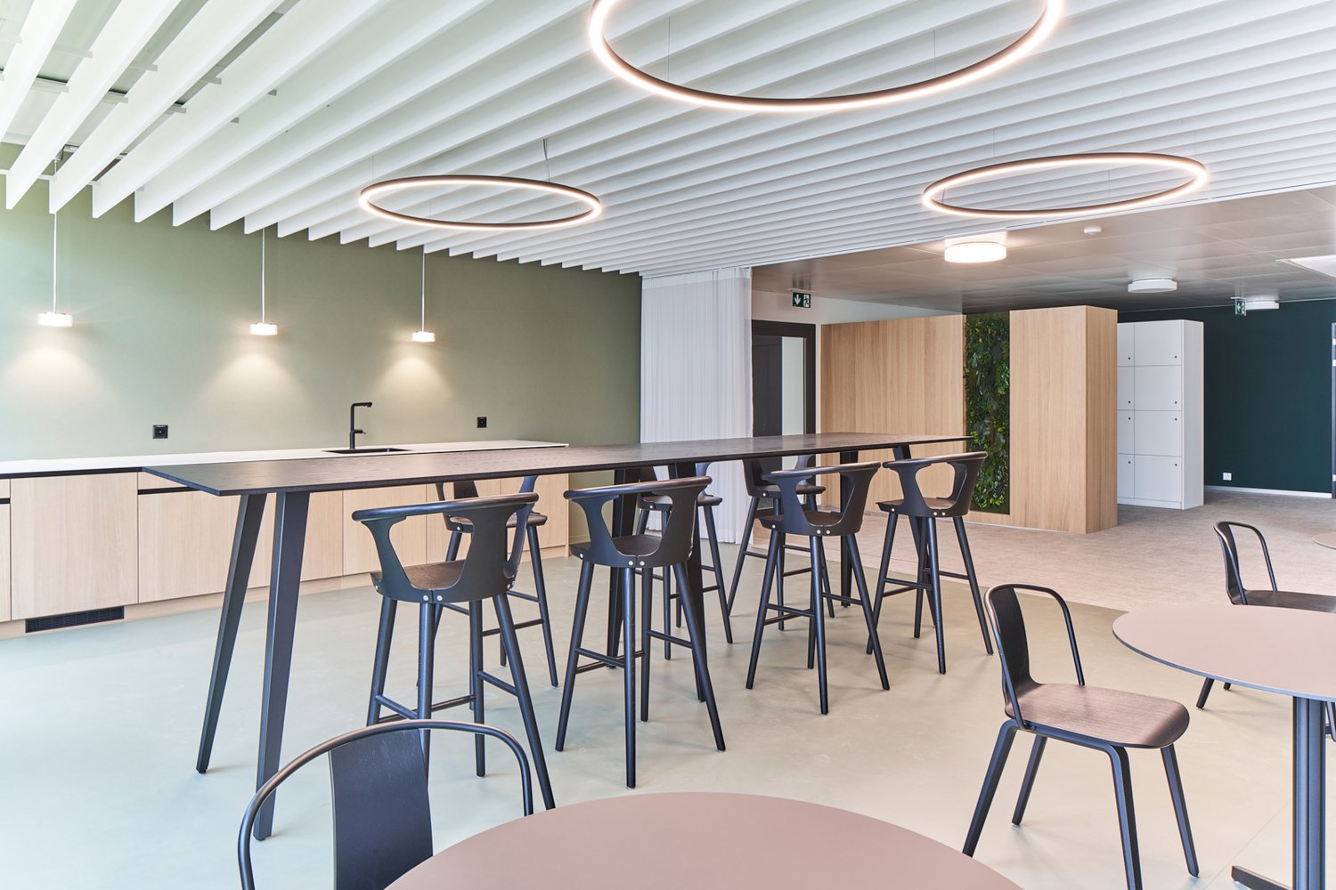 420m² office