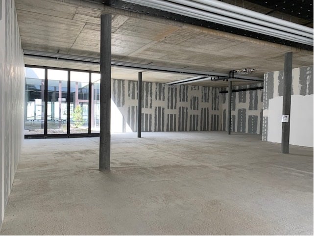 317m² commercial