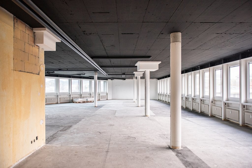 258m² office