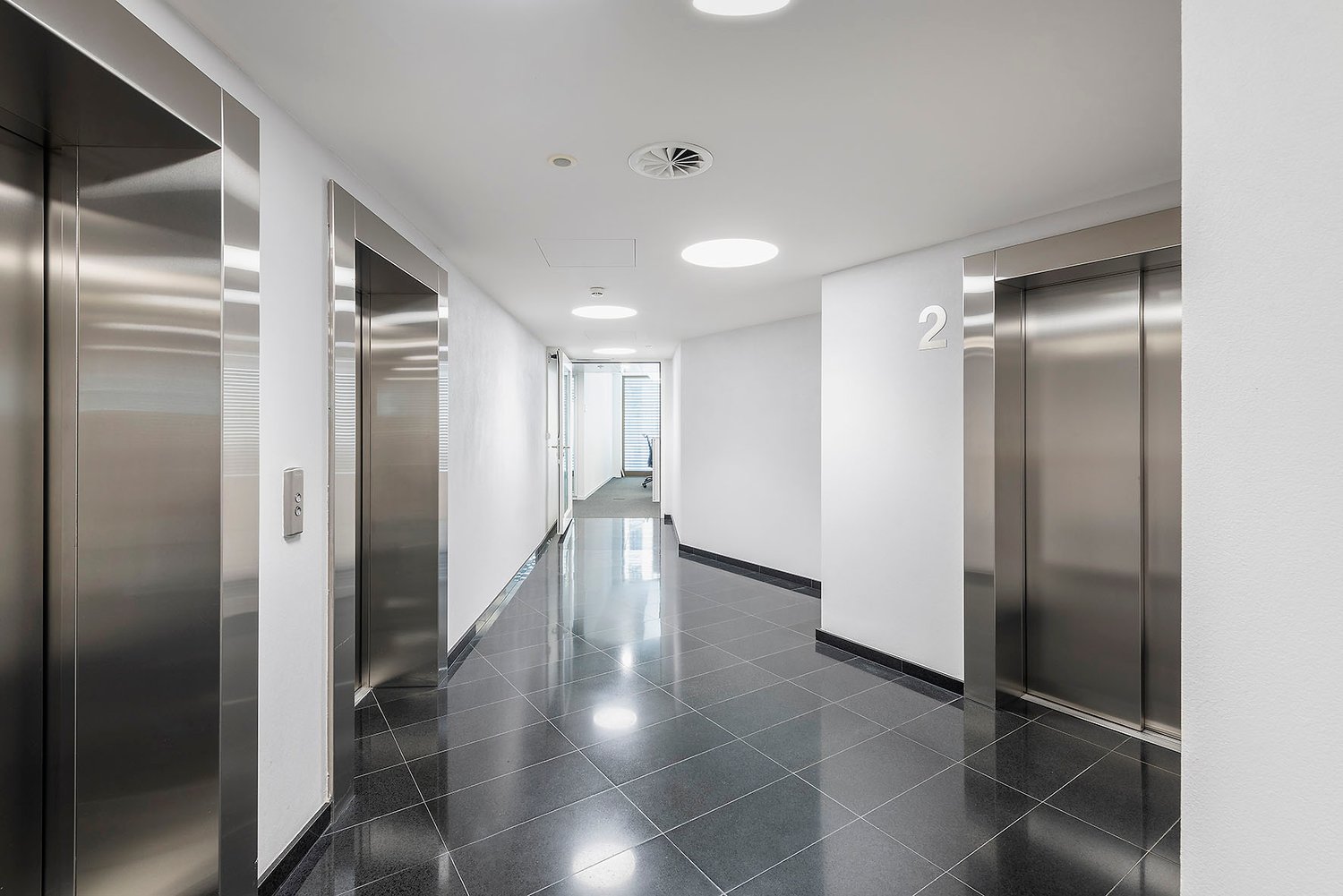378m² Büro, Foto 4 von 9