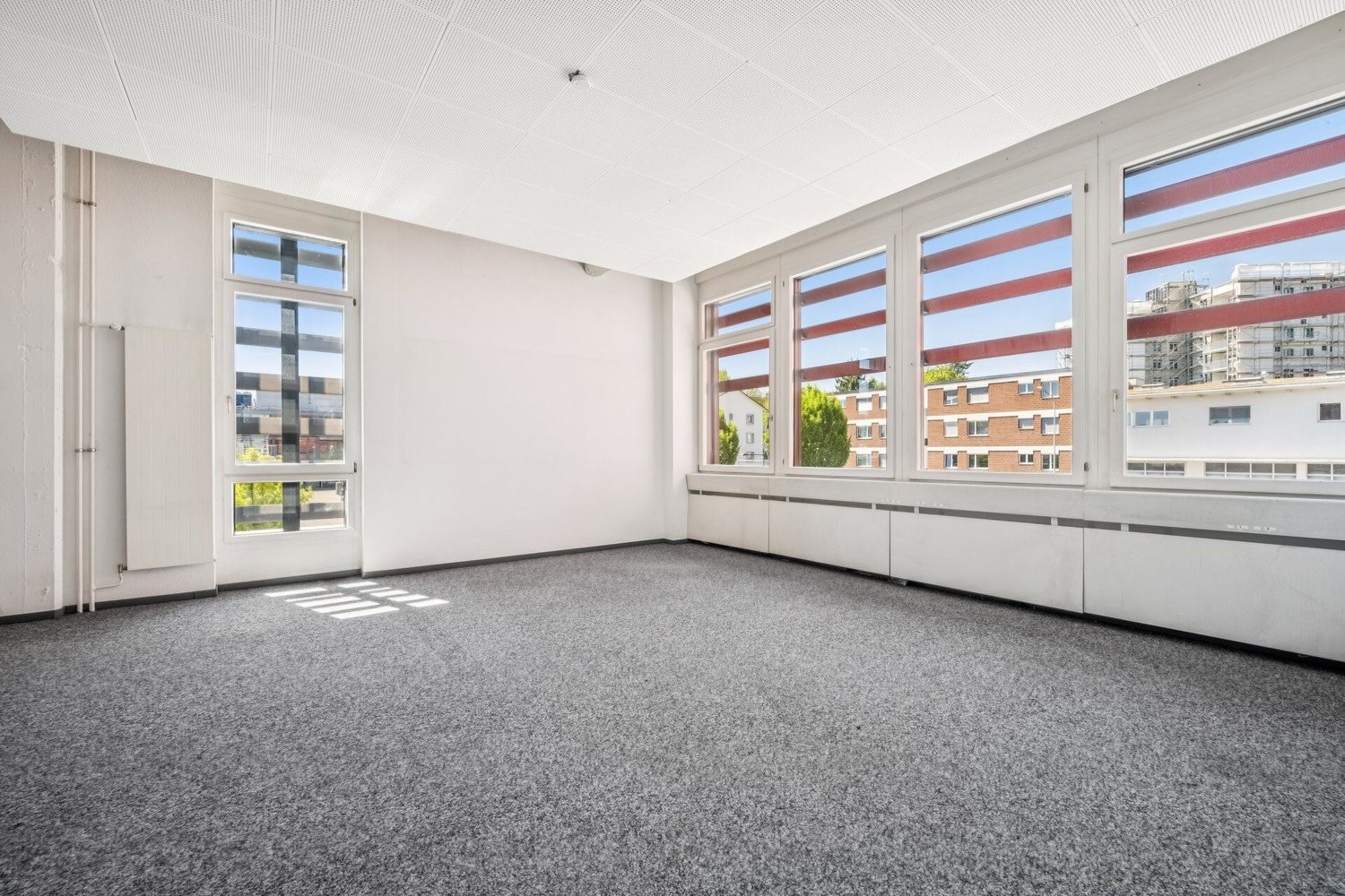 337m² office