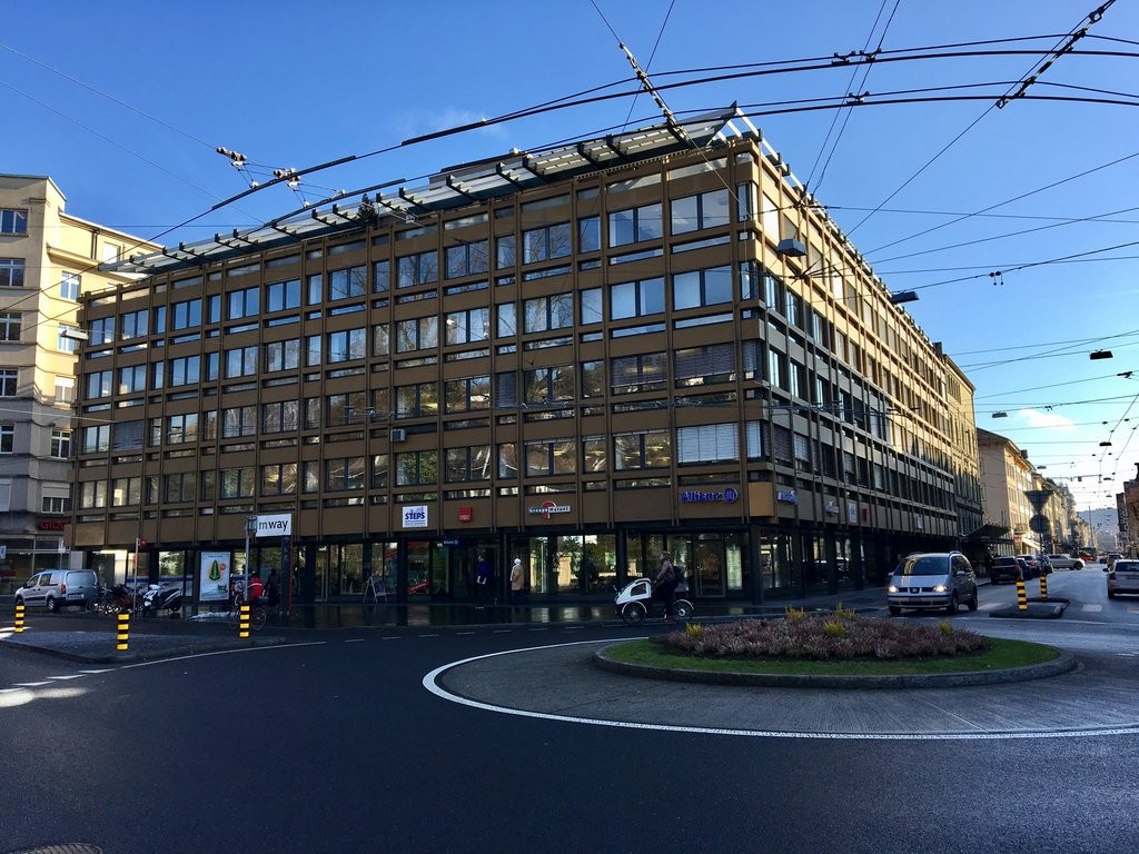 119m² shop
