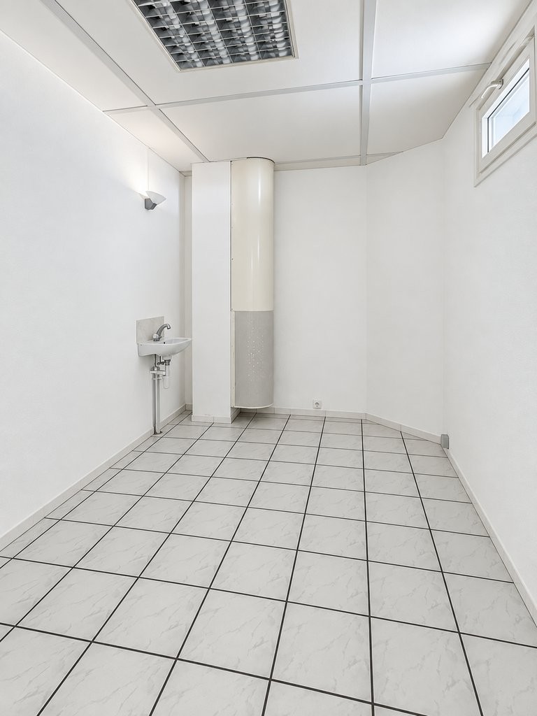 119m² shop