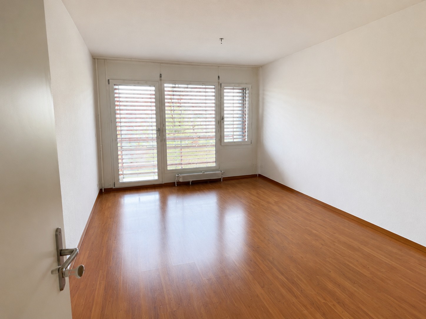 Commercial, Foto 2 von 2