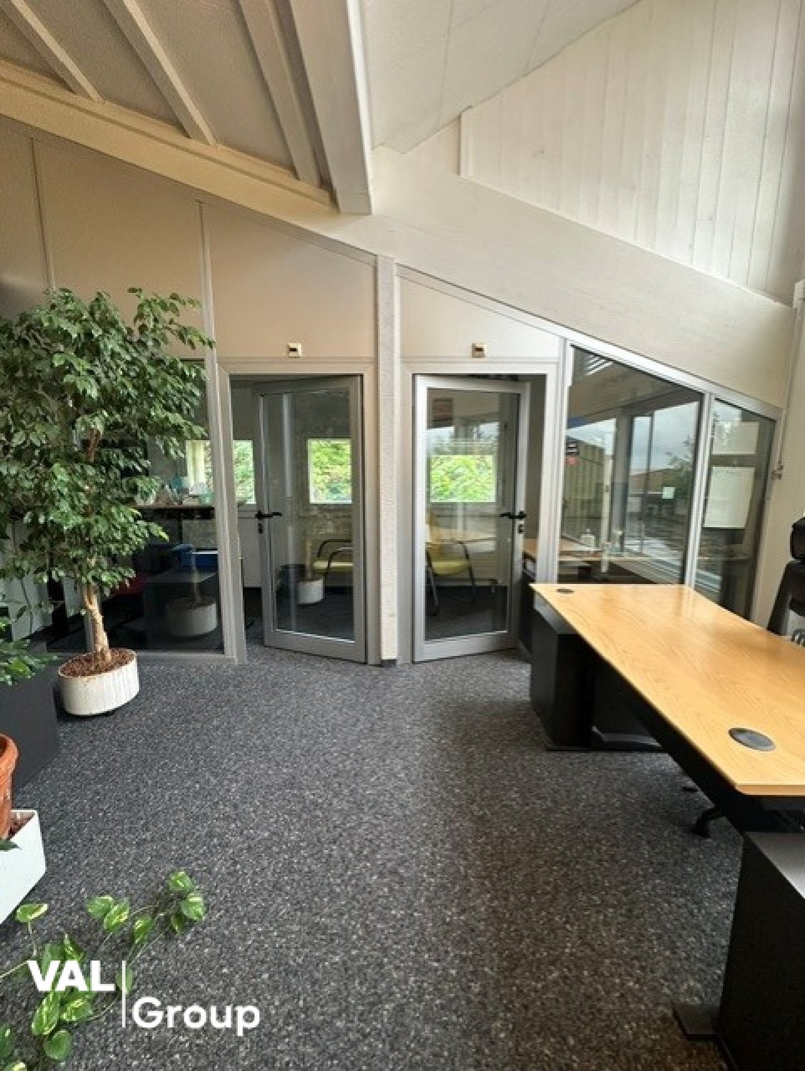 Office, photo 1 sur 8