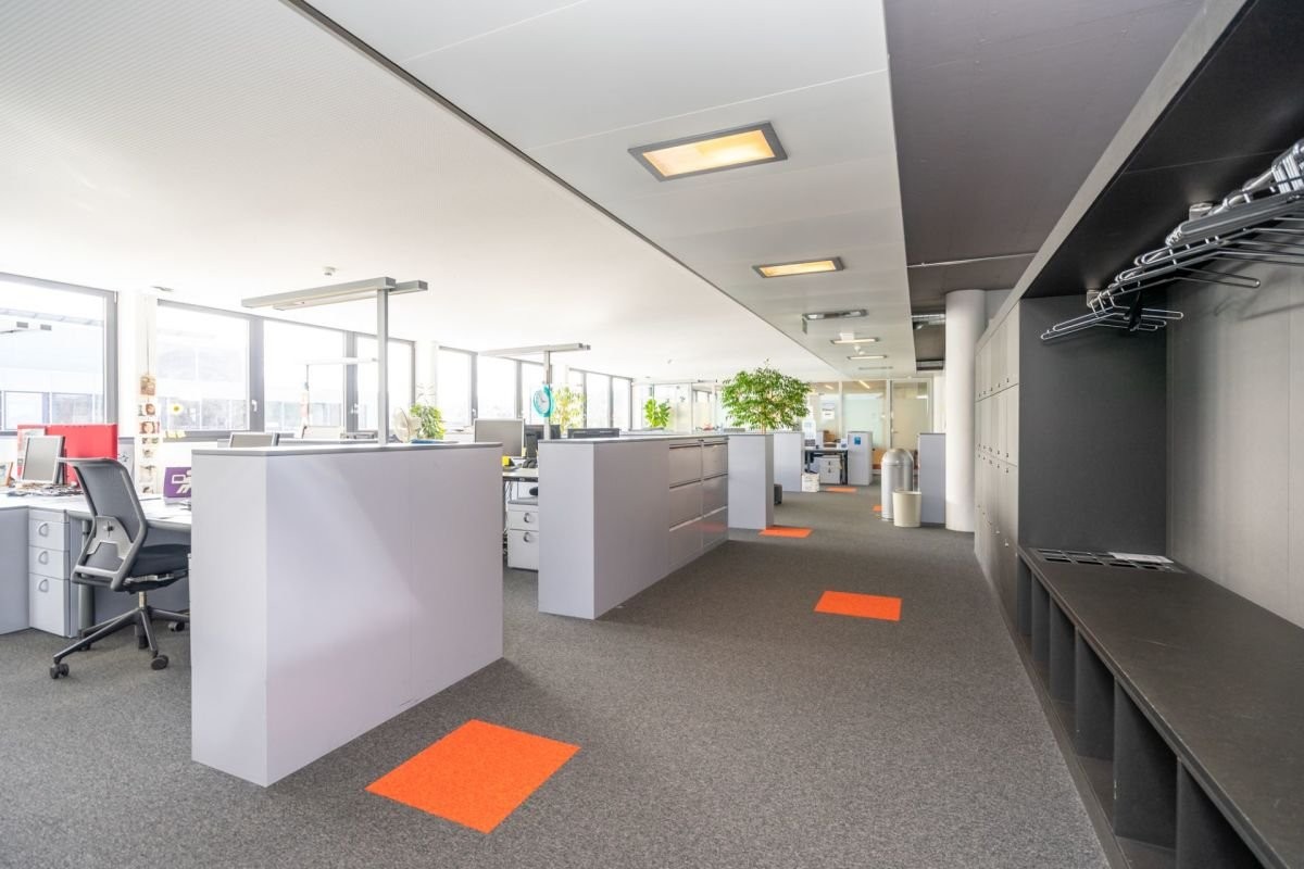 1300m² office