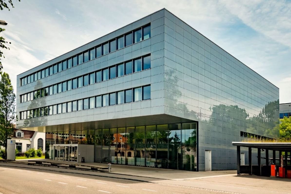 1300m² office