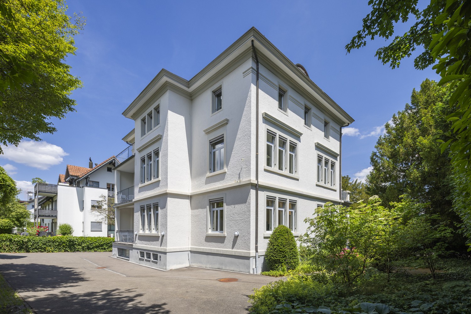 411m² office