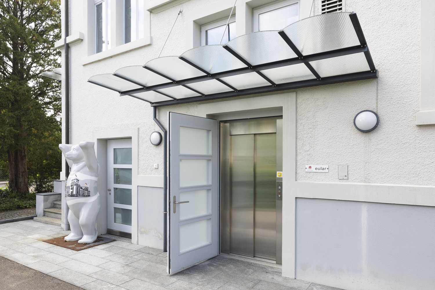 411m² office