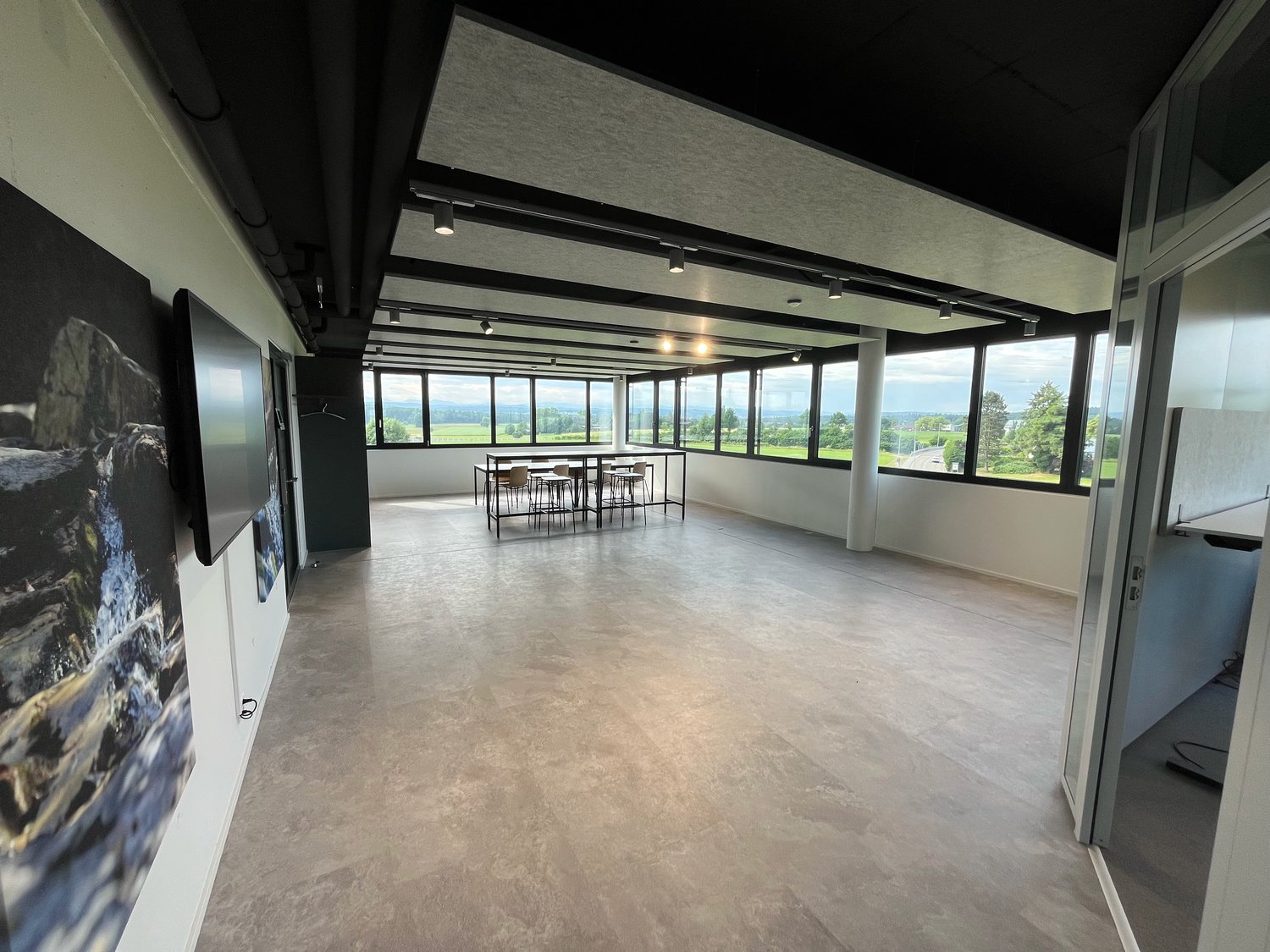 262m² office