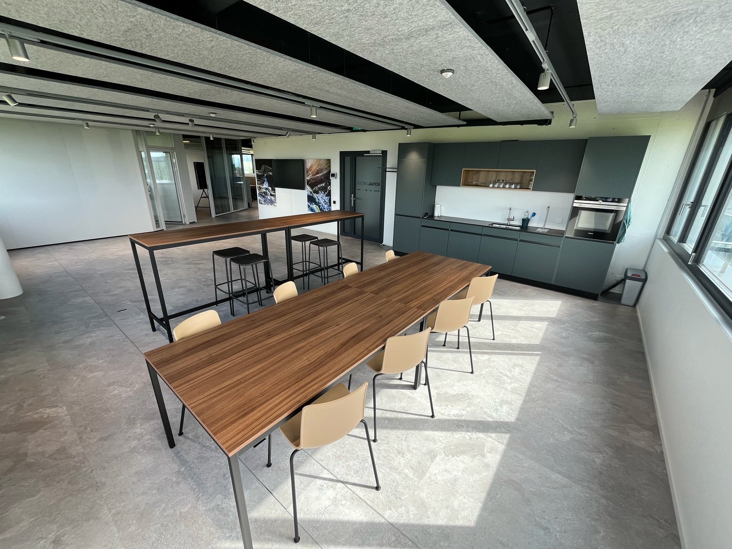 262m² office